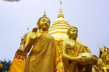 Wat Prathat Doi Suthep, Tayland 'daki Altın Tapınak' taki altın heykeller.