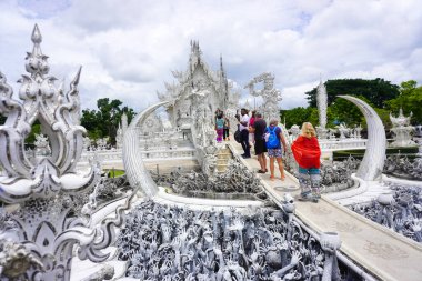 WatRong Khun, Tayland 'daki beyaz tapınağın kalıntılarında kafatasları var.