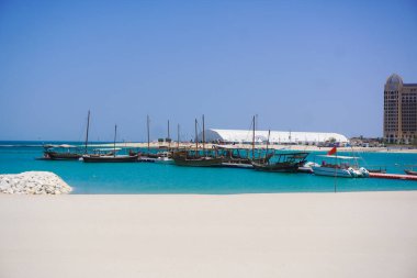 Katar 'ın Doha kentindeki ST Regis Otel manzaralı şehir limanı