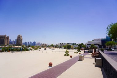 Katar 'ın Doha kentindeki ST Regis Otel manzaralı şehir limanı