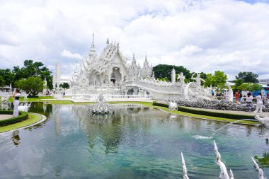 WatRong Khun, Tayland 'daki beyaz tapınağın giriş manzarası