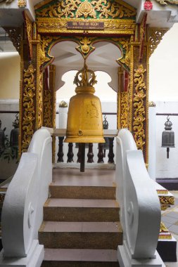 Wat Prathat Doi Suthep, Tayland 'daki Altın Tapınağı' nda büyük çan.