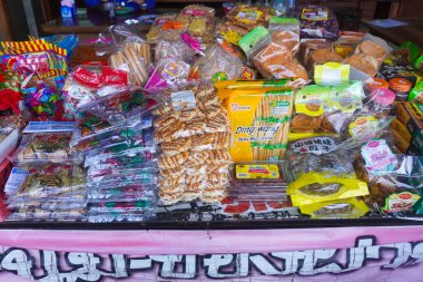 Chiang Mai, Tayland 'daki Ueang Fa Market' ten alışveriş.