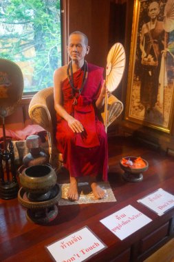 Budist keşiş Wat Prathat Doi Suthep, Tayland 'daki Altın Tapınak
