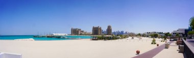 Katar 'ın Doha kentindeki ST Regis Otel manzaralı şehir limanı