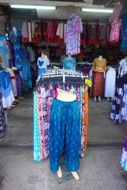 Chiang Mai, Tayland 'daki Ueang Fa Market' ten alışveriş.