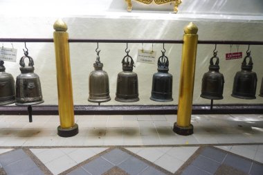 Wat Prathat Doi Suthep, Tayland 'daki Altın Tapınağı' nda büyük çanlar