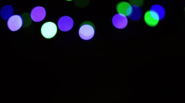 Noel ışıkları döngüsü. Rengarenk sönmüş ışıklar. Xmas bokeh arkaplanı.
