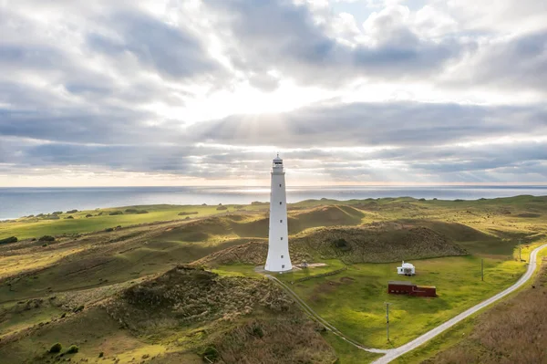 Drone Aerial Photograph Cape Wickham Lighthouse Early Morning Cloudy Day Rechtenvrije Stockfoto's