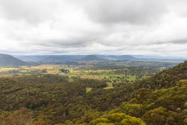 Foto Van Een Grote Groene Landbouwvallei Met Heuvels Achtergrond Central — Stockfoto