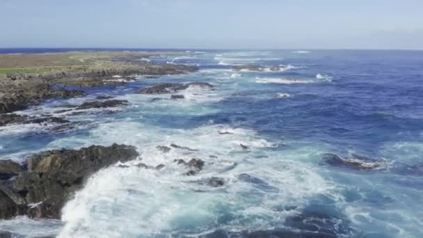 Дронові Аерофотознімки Міцного Скелястого Узбережжя Мисі Стоукс Бассовій Протоці Острові — стокове відео