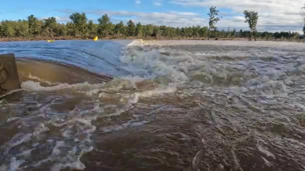 Πλάνα Από Τις Πλημμύρες Στον Ευρωπαϊκό Ποταμό Penrith Weir Στην — Αρχείο Βίντεο