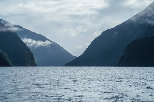 Photograph Low Hanging Clouds Mountains Milford Sound Fiordland National Park — Stock Photo, Image