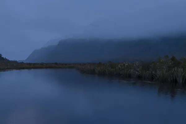 Фотография Горного Массива Зеркальными Озерами Национальном Парке Fiordland National Park — стоковое фото