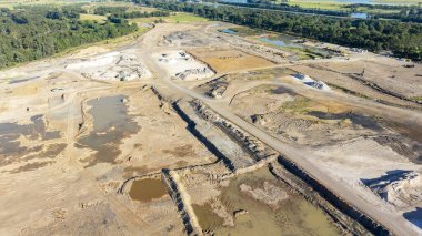 Avustralya 'nın Yeni Güney Galler bölgesindeki Penrith' in büyük Sydney banliyösündeki Nepean Business Park 'taki yeni bir inşaat sahasında yer alan toprak çalışmalarının insansız hava aracı fotoğrafı.