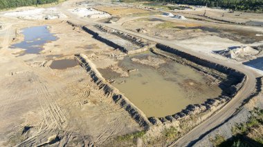Avustralya 'nın Yeni Güney Galler bölgesindeki Penrith' in büyük Sydney banliyösündeki Nepean Business Park 'taki yeni bir inşaat sahasında yer alan toprak çalışmalarının insansız hava aracı fotoğrafı.