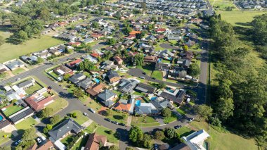 Avustralya 'nın Yeni Güney Galler' indeki Werrington County 'nin büyük Sydney banliyösündeki yerleşim evleri ve çevrelerinin insansız hava aracı fotoğrafı.