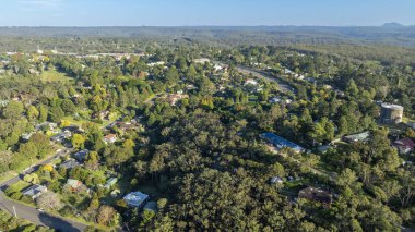 Avustralya 'nın NSW kentindeki Mavi Dağlar' daki Lawson kasabasının bazı bölgesel bölgelerinin insansız hava aracı fotoğrafları..