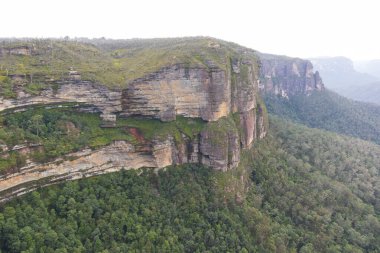 Photograph of bushland and the natural amphitheatre of the scenic Grose Valley near Blackheath in the Blue Mountains in New South Wales, Australia. clipart