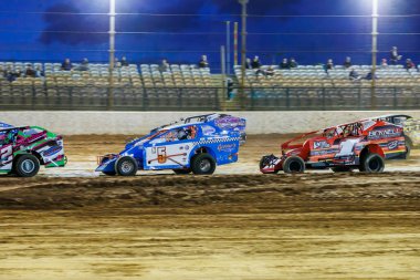 SYDNEY, NEW SOUTH WALES, AUSTRALIA - 5 Ekim 2024: Driver Mark Griffith in the V8 Dirt Modified Series NSW State Championship at the Sydney International Speedway, NSW, Australia.