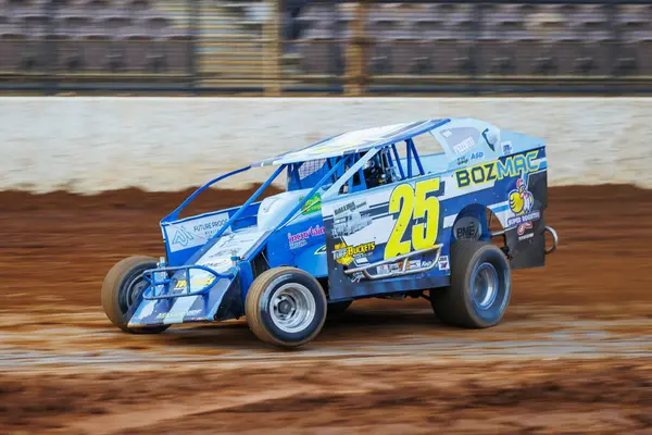 SYDNEY, NEW SOUTH WALES, AUSTRALIA - 5 Ekim 2024: Driver Andrew Prezzutti in the V8 Dirt Modified Series NSW State Championship at the Sydney International Speedway, NSW, Australia.