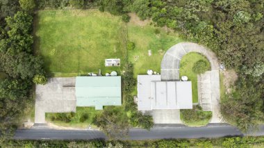 Springwood Scout Hall ve Faulconbridge SES Depot 'un New South Wales, Avustralya' daki Mavi Dağlar 'daki insansız hava aracı fotoğrafı..