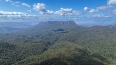 Jamison Vadisi 'nin hava aracı fotoğrafı Yeni Güney Galler, Avustralya' daki Mavi Dağlar 'da Katoomba' dan görüldü..