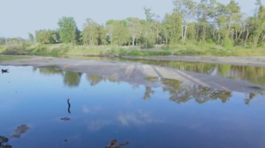 Grose Nehri 'nin Avustralya' nın Yeni Güney Galler 'deki Yarramundi Rezervi' ndeki görüntüleri, şiddetli selin bölgede büyük hasara yol açmasından birkaç yıl sonra geldi..