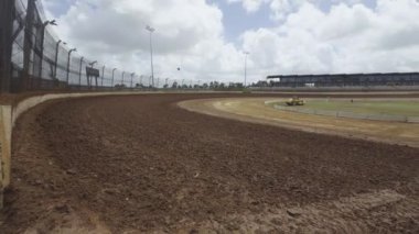 SYDNEY, NEW SOUTH WALES, AUSTRALYA - 18 Ocak 2025: Sydney Uluslararası Yarış Pisti ve İzleyici Büyük Duruşu 'nun planını saha içi perspektiften gösteren görüntüler.