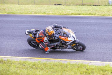 SYDNEY, NEW SOUTH WALES, AUSTRALIA - 28 Mart 2025: Avustralya 'daki Sydney Motorsport Park' ta düzenlenen Avustralya Superbike Şampiyonası 'nın 2. turunda Atlı Josh Waters Ducati' nin antrenmanı sırasında.