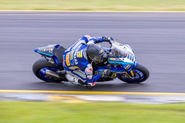 SYDNEY, NEW SOUTH WALES, AUSTRALIA - 28 Mart 2025: Avustralya 'nın Sidney Motor Parkı' nda düzenlenen Avustralya Superbike Şampiyonası 'nın 2. turunda Yamaha üzerinde Sürücü Cameron Dunker.