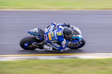 SYDNEY, NEW SOUTH WALES, AUSTRALIA - 28 Mart 2025: Avustralya 'nın Sidney Motor Parkı' nda düzenlenen Avustralya Superbike Şampiyonası 'nın 2. turunda Yamaha üzerinde Sürücü Cameron Dunker.