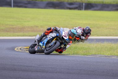 SYDNEY, NEW SOUTH WALES, AUSTRALIA - 28 Mart 2025: Avustralya Sydney Motorsport Park 'ta Avustralya Superbike Şampiyonası' nın 2. raundunda Yamaha üzerinde Sürücü Tom Toparis.
