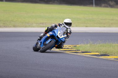 SYDNEY, NEW SOUTH WALES, AUSTRALIA - 28 Mart 2025: Avustralya 'nın Sidney Motor Parkı' nda Avustralya Superbike Şampiyonası 'nın 2. turunda bir Yamaha üzerinde Sürücü Charles Holding.