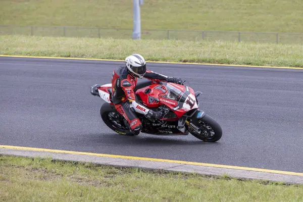 SYDNEY, NEW SOUTH WALES, AUSTRALIA - 28 Mart 2025: Avustralya Sydney Motorsport Park 'ta Avustralya Superbike Şampiyonası' nın 2. turunda bir Ducati üzerinde Sürücü Broc Pearson.