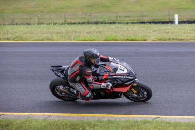 SYDNEY, NEW SOUTH WALES, AUSTRALIA - 28 Mart 2025: Avustralya 'daki Sydney Motorsport Park' ta düzenlenen Avustralya Superbike Şampiyonası 'nın 2. turunda Sürücü Matt Walters.