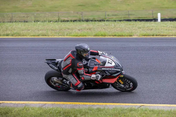 SYDNEY, NEW SOUTH WALES, AUSTRALIA - 28 Mart 2025: Avustralya 'daki Sydney Motorsport Park' ta düzenlenen Avustralya Superbike Şampiyonası 'nın 2. turunda Sürücü Matt Walters.