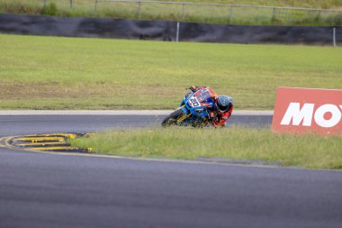 SYDNEY, NEW SOUTH WALES, AUSTRALIA - 28 Mart 2025: Avustralya Sydney Motorsport Park 'ta Avustralya Superbike Şampiyonası' nın 2. turunda Yamaha üzerinde Sürücü Jonathan Nahlous.