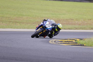 SYDNEY, NEW SOUTH WALES, AUSTRALIA - 28 Mart 2025: Avustralya Sydney Motorsport Park 'ta Avustralya Superbike Şampiyonası' nın 2. turunda Yamaha üzerinde Sürücü Max Stauffer.