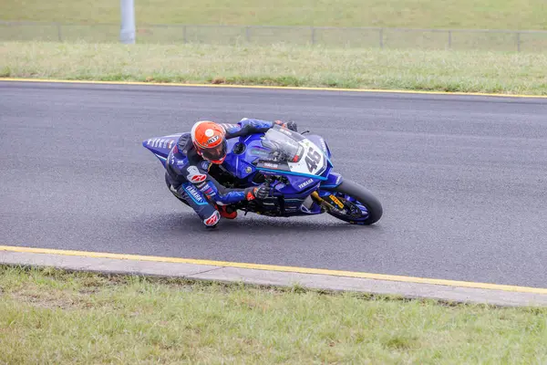 SYDNEY, NEW SOUTH WALES, AUSTRALIA - 28 Mart 2025: Avustralya 'nın Sidney Motor Parkı' nda Avustralya Superbike Şampiyonası 'nın 2. turunda Yamaha üzerinde Sürücü Mike Jones.