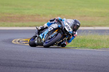 SYDNEY, NEW SOUTH WALES, AUSTRALIA - 28 Mart 2025: Avustralya 'nın Sidney Motor Parkı' nda Avustralya Superbike Şampiyonası 'nın 2. turunda Yamaha üzerinde Sürücü Arthur Sissis.