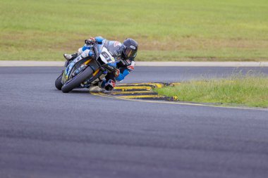 SYDNEY, NEW SOUTH WALES, AUSTRALIA - 28 Mart 2025: Avustralya 'nın Sidney Motor Parkı' nda Avustralya Superbike Şampiyonası 'nın 2. turunda Yamaha üzerinde Sürücü Arthur Sissis.