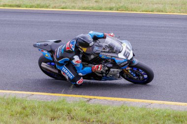 SYDNEY, NEW SOUTH WALES, AUSTRALIA - 28 Mart 2025: Avustralya 'nın Sidney Motor Parkı' nda Avustralya Superbike Şampiyonası 'nın 2. turunda Yamaha üzerinde Sürücü Arthur Sissis.