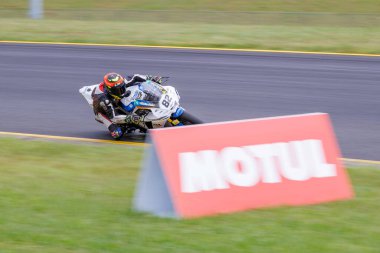 SYDNEY, NEW SOUTH WALES, AUSTRALIA - 28 Mart 2025: Avustralya 'nın Sidney Motor Parkı' nda düzenlenen Avustralya Superbike Şampiyonası 'nın 2. turunda Yamaha üzerinde Sürücü Ryan Yanko.
