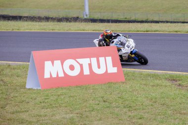 SYDNEY, NEW SOUTH WALES, AUSTRALIA - 28 Mart 2025: Avustralya 'nın Sidney Motor Parkı' nda düzenlenen Avustralya Superbike Şampiyonası 'nın 2. turunda Yamaha üzerinde Sürücü Ryan Yanko.