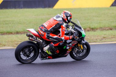 SYDNEY, NEW SOUTH WALES, AUSTRALIA - 29 Mart 2025: Avustralya 'daki Sydney Motorsport Park' ta Avustralya Superbike Şampiyonası 'nın 2. raundunda Glenn Allerton Ducati ile.