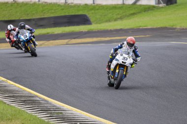 SYDNEY, NEW SOUTH WALES, AUSTRALIA - 29 Mart 2025: Avustralya 'daki Sydney Motorsport Park' ta Avustralya Superbike Şampiyonası 'nın 2. raundunda Yamaha üzerinde Jack Fevelle.