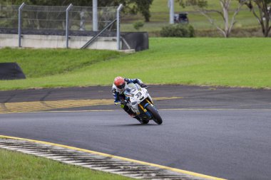 SYDNEY, NEW SOUTH WALES, AUSTRALIA - 29 Mart 2025: Avustralya 'daki Sydney Motorsport Park' ta Avustralya Superbike Şampiyonası 'nın 2. raundunda Yamaha üzerinde Jack Fevelle.