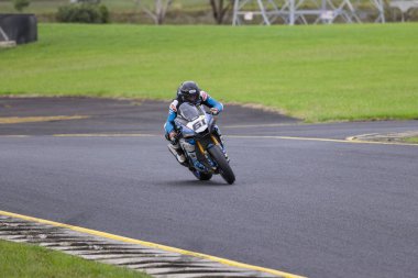 SYDNEY, NEW SOUTH WALES, AUSTRALIA - 29 Mart 2025: Avustralya 'nın Sidney Motor Sporları Parkı' nda Avustralya Superbike Şampiyonası 'nın 2. turunda Yamaha' da Arthur Sissis.