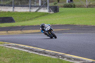 SYDNEY, NEW SOUTH WALES, AUSTRALIA - 29 Mart 2025: Avustralya 'nın Sidney Motor Sporları Parkı' nda Avustralya Superbike Şampiyonası 'nın 2. turunda Yamaha' da Arthur Sissis.